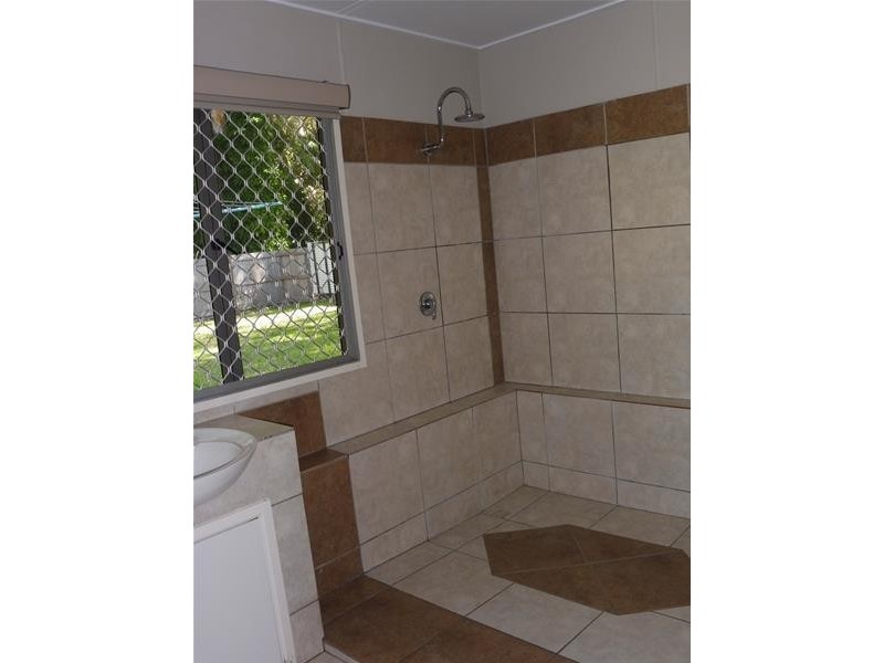 10 Jansen Street, Slade Point QLD 4740