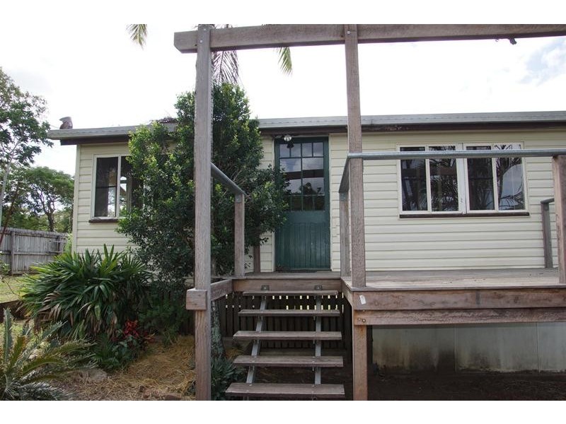 26 Leslie Street, Sarina QLD 4737