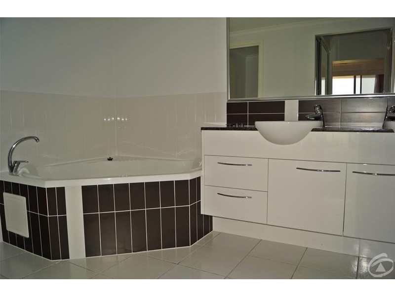 37/8 Breakwater Access Road, Mackay Harbour QLD 4740