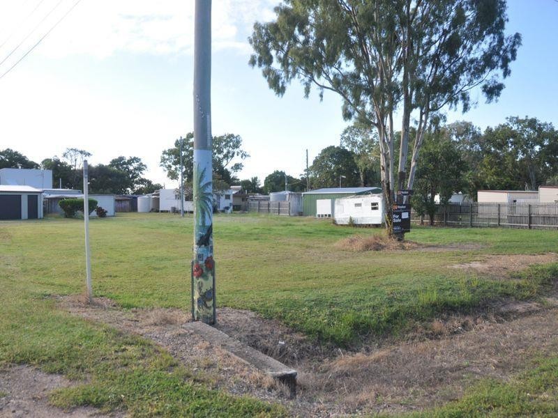 4 Flinders Lane, Clairview QLD 4741