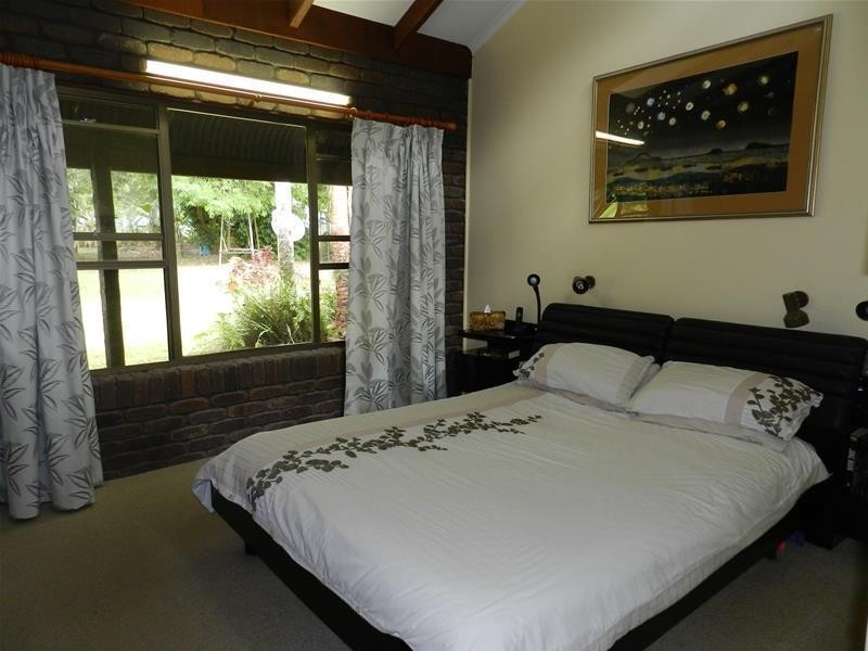 240 Middle Creek Road, Sarina QLD 4737