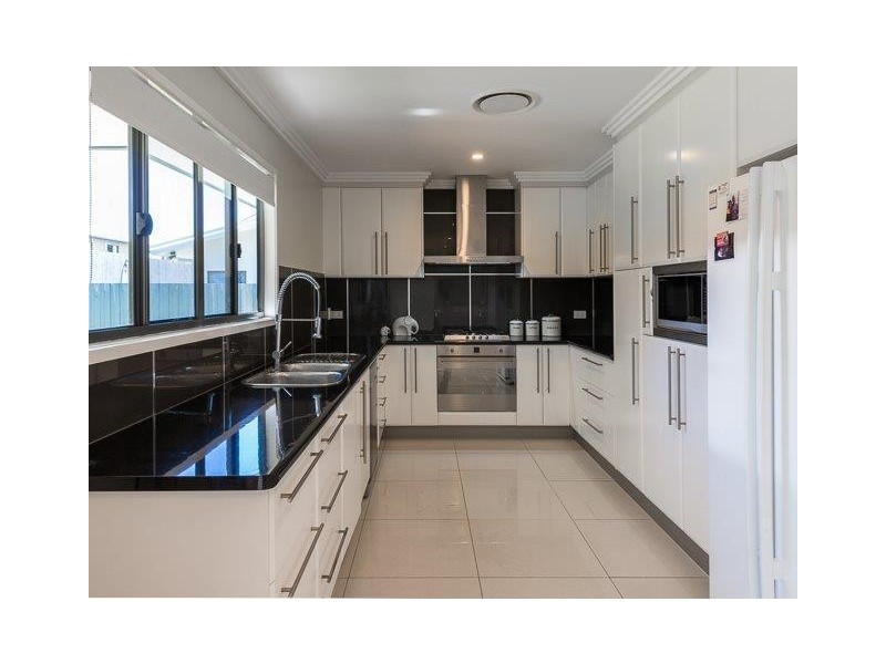 8 Oakview Street, Richmond QLD 4740