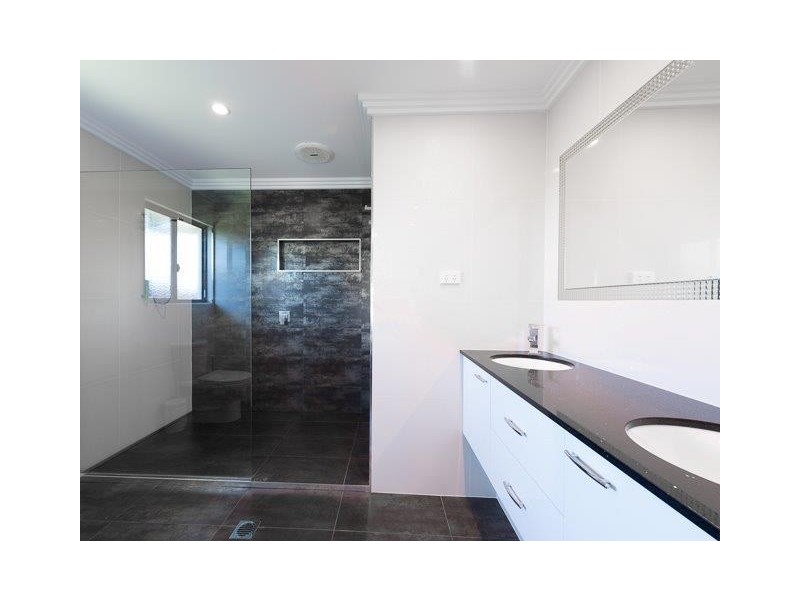 8 Oakview Street, Richmond QLD 4740