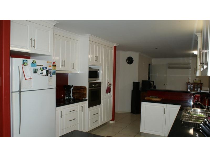 9 Victor Avenue, Glenella QLD 4740