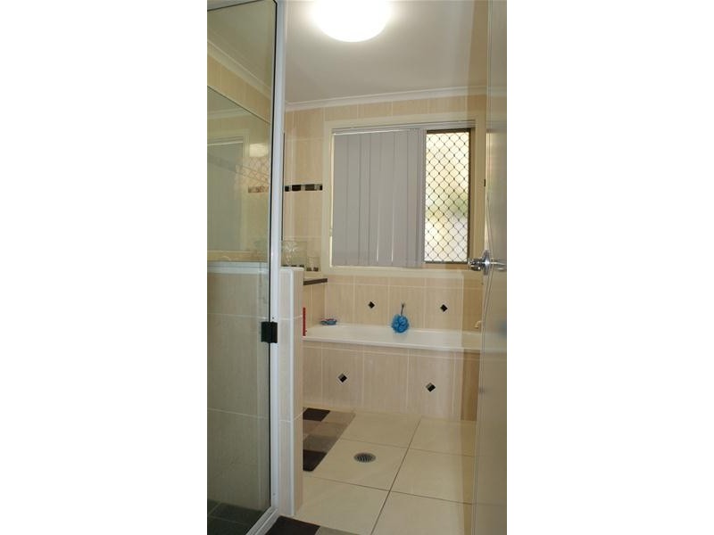 9 Victor Avenue, Glenella QLD 4740