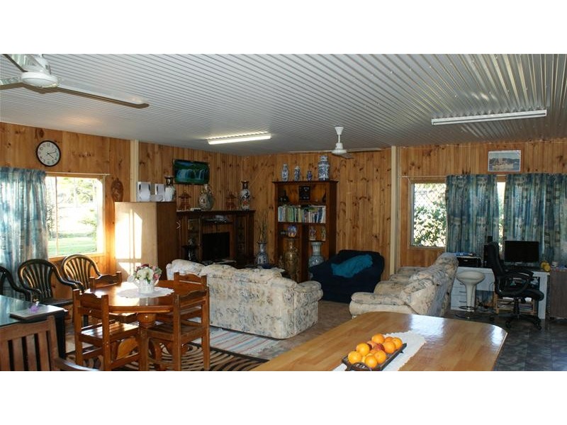 868 Sarina Beach Road, Sarina Beach QLD 4737