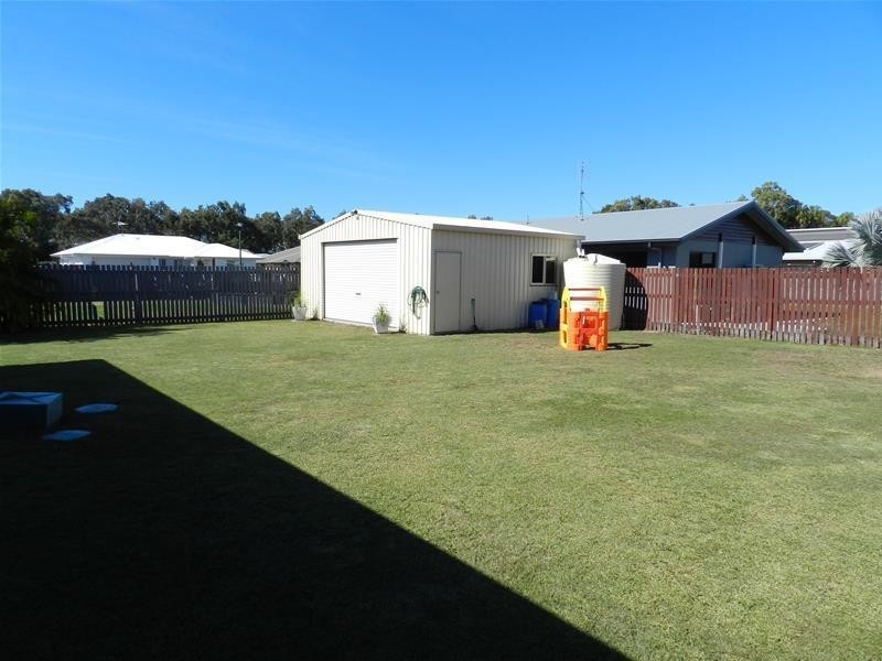 4 Leonie Court, Armstrong Beach QLD 4737