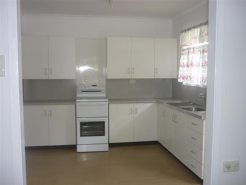 16 Kathleen Street, Sarina QLD 4737