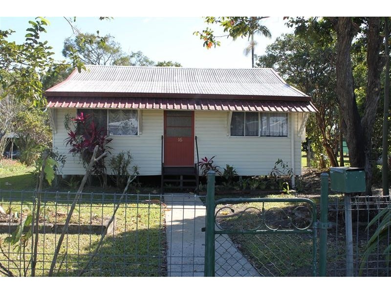 16 East Street, Sarina QLD 4737