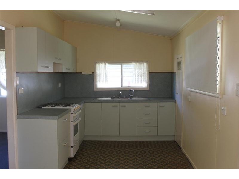 16 East Street, Sarina QLD 4737