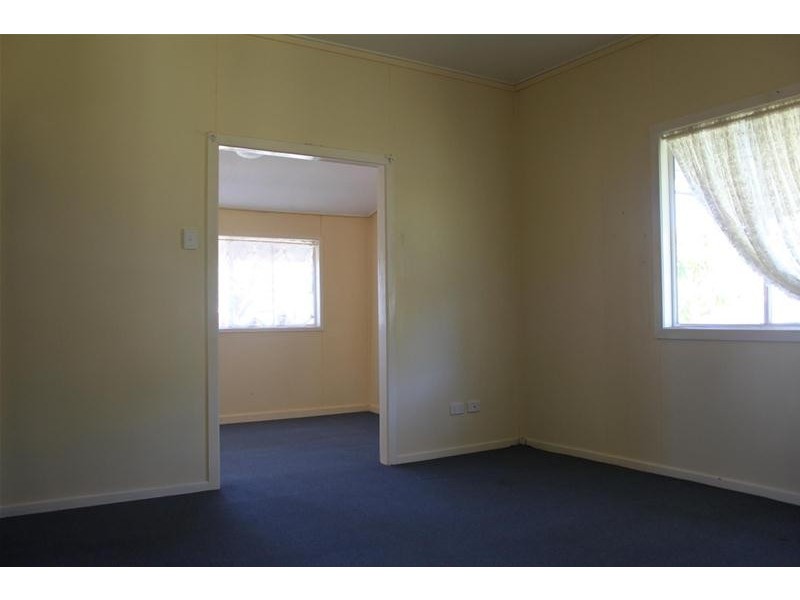 16 East Street, Sarina QLD 4737