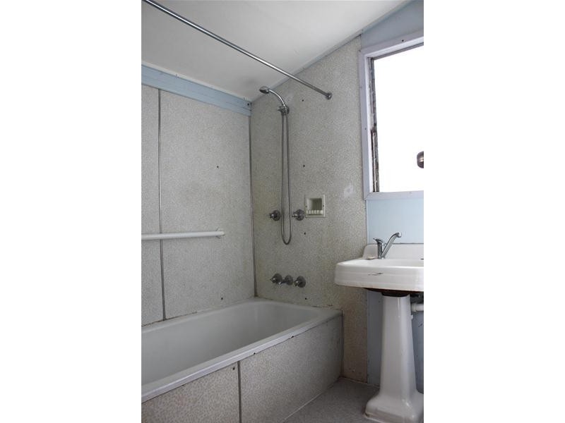 16 East Street, Sarina QLD 4737