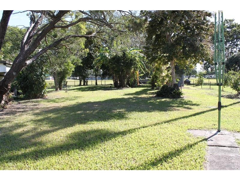 16 East Street, Sarina QLD 4737