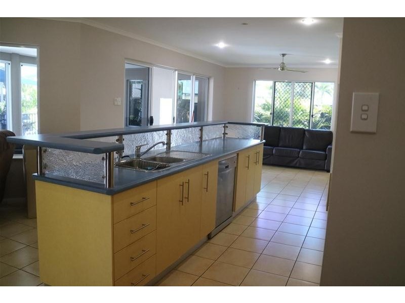 9 Seaspray Close, Shoal Point QLD 4750