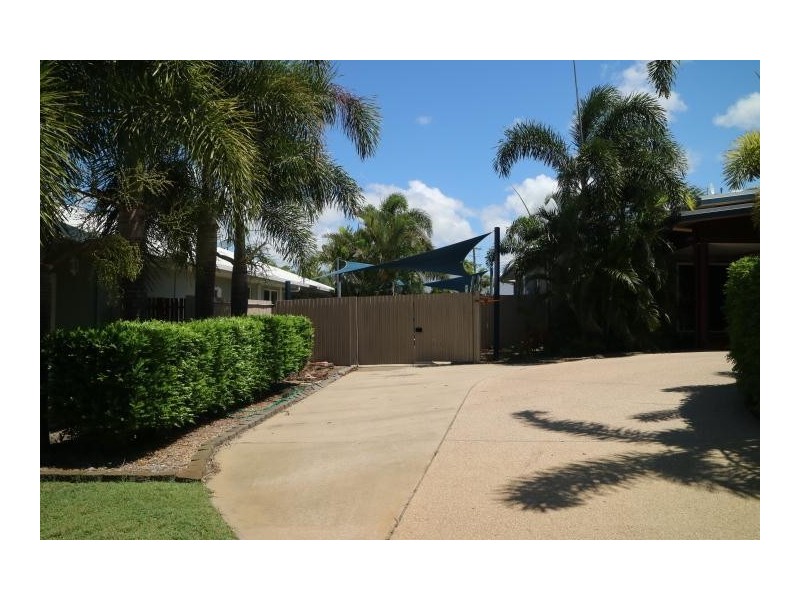 9 Seaspray Close, Shoal Point QLD 4750