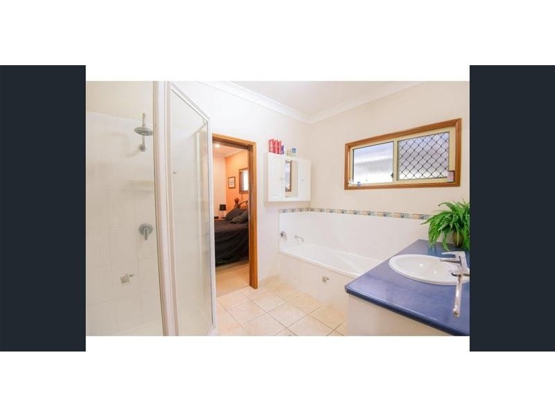 4 Graham Crescent, Eimeo QLD 4740