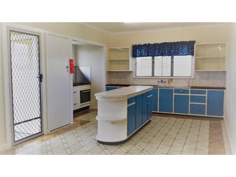 3 Holmes Avenue, Sarina QLD 4737