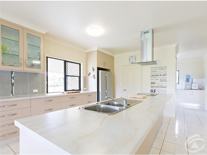 9 Lawries Road, Sarina Range QLD 4737