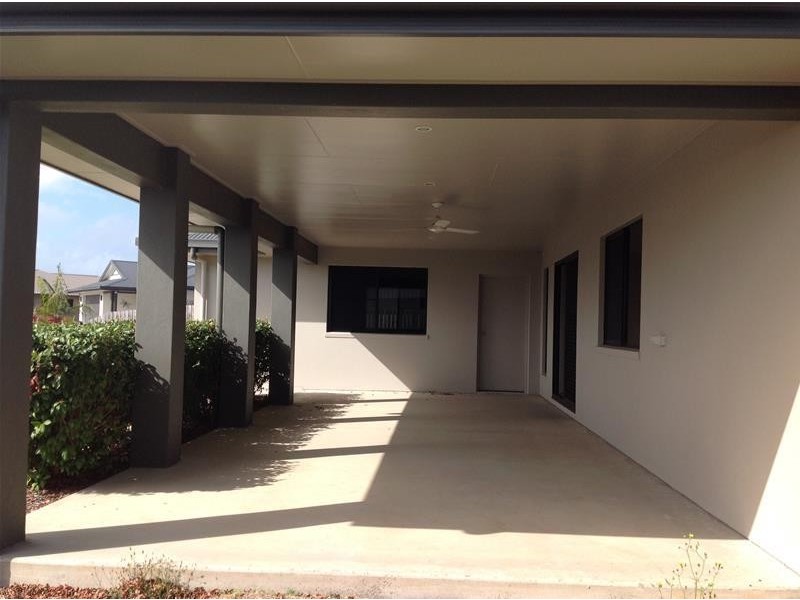 9 Hook Court, Sarina QLD 4737