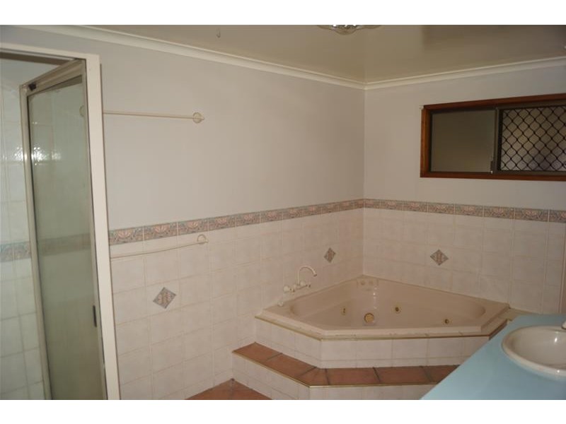 8 Huntly Road, Sarina QLD 4737