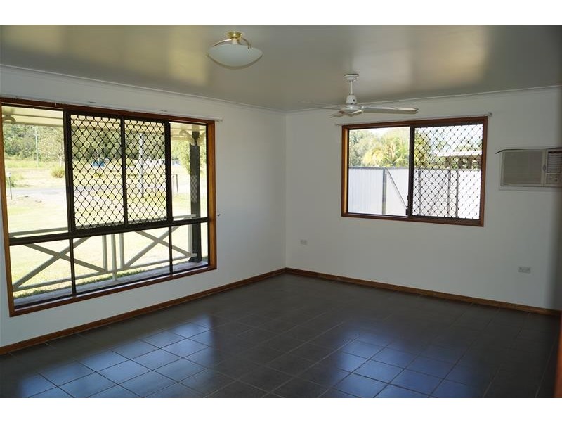 8 Huntly Road, Sarina QLD 4737