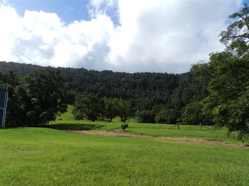 180 Middle Creek Road, Sarina QLD 4737