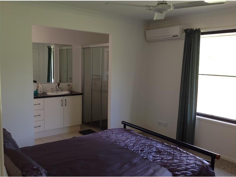 20 Donald Place, Armstrong Beach QLD 4737