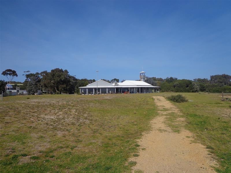 14 Basin Boulevard, Loch Sport VIC 3851