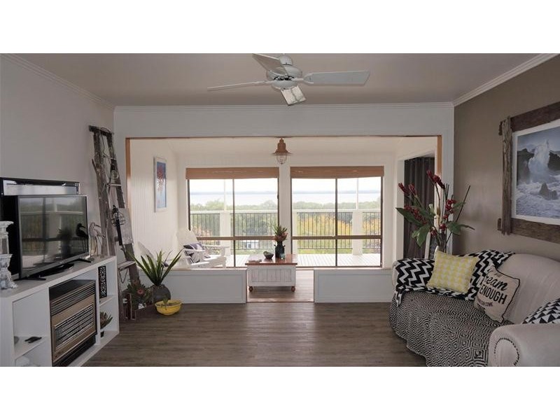 45 Wattle Grove, Loch Sport VIC 3851