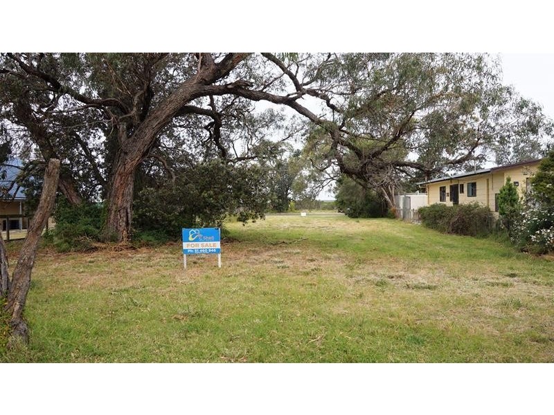 32 Campbell Street, Loch Sport VIC 3851