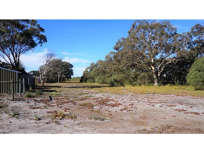 77 Wallaby Street, Loch Sport VIC 3851