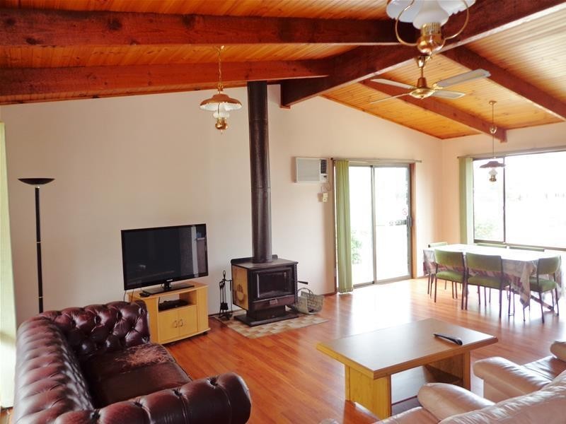 6 Kangaroo Street, Loch Sport VIC 3851