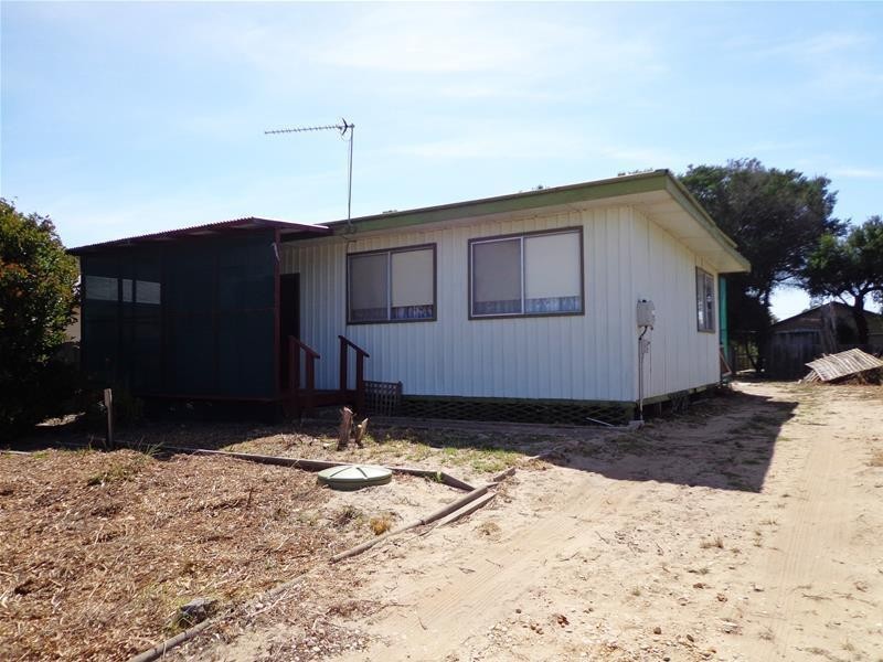 9 White Crescent, Loch Sport VIC 3851