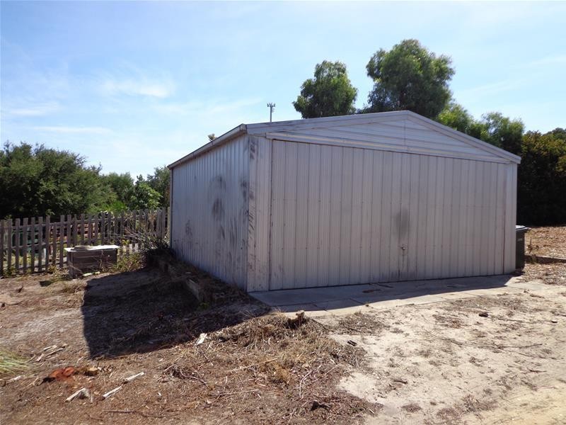 9 White Crescent, Loch Sport VIC 3851