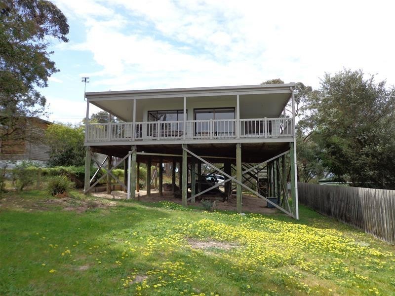 17 Bluff Drive, Loch Sport VIC 3851