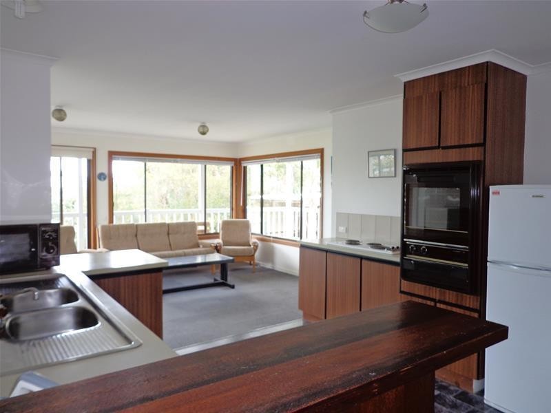 17 Bluff Drive, Loch Sport VIC 3851