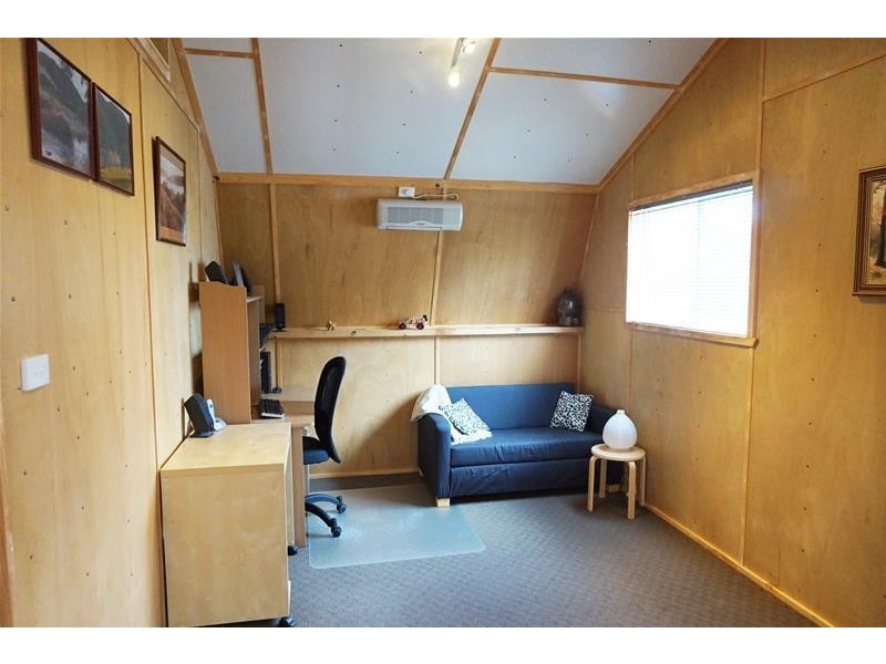 36 Campbell Street, Loch Sport VIC 3851