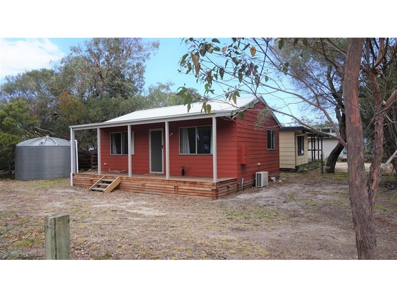 104 Campbell Street, Loch Sport VIC 3851