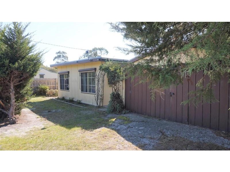 10 Cliff Street, Loch Sport VIC 3851