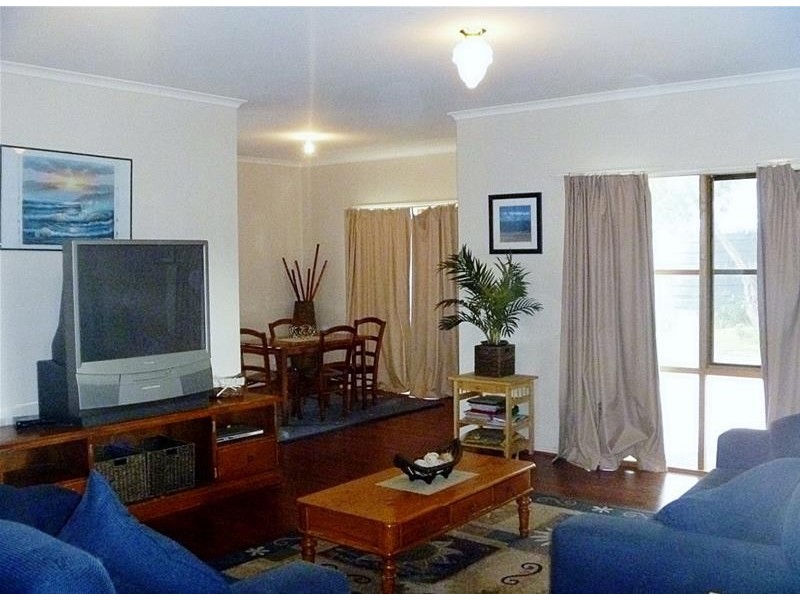 147 National Park Road, Loch Sport VIC 3851