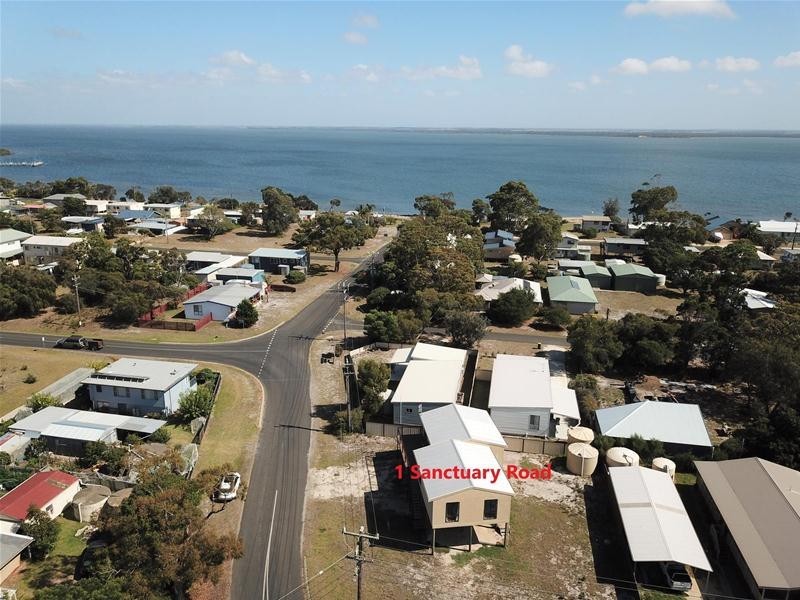 1 Sanctuary Road, Loch Sport VIC 3851