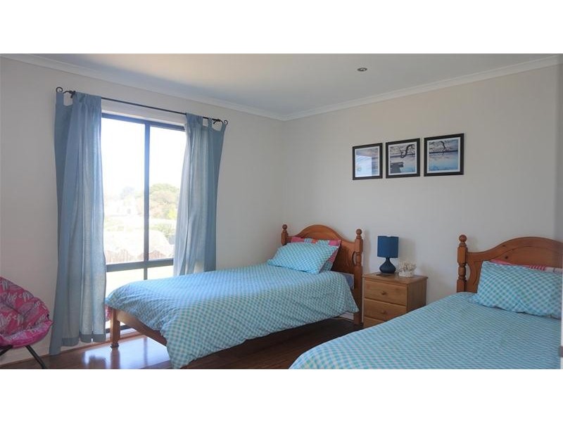 1 Sanctuary Road, Loch Sport VIC 3851