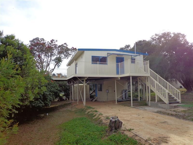 18 Holmes Street, Loch Sport VIC 3851