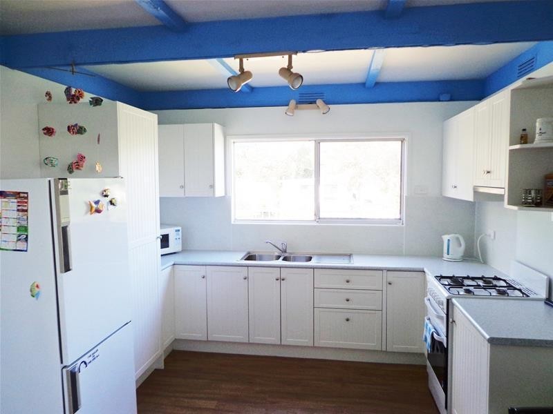 18 Holmes Street, Loch Sport VIC 3851