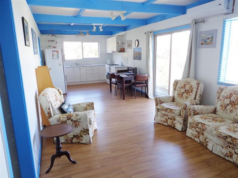 18 Holmes Street, Loch Sport VIC 3851