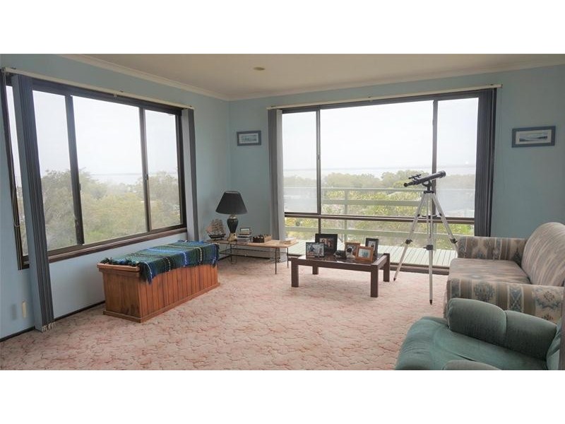 37 Wattle Grove, Loch Sport VIC 3851