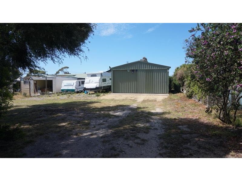 37 Wattle Grove, Loch Sport VIC 3851