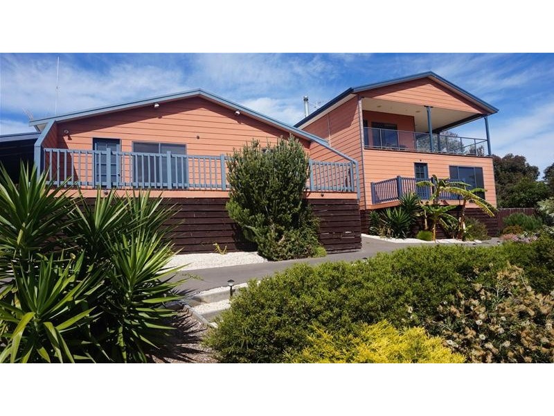 6 Central Avenue, Loch Sport VIC 3851
