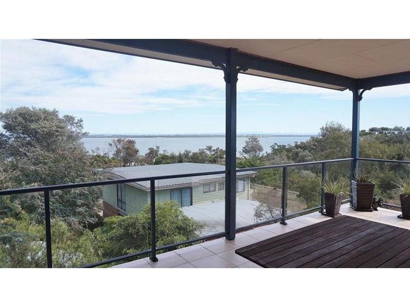 6 Central Avenue, Loch Sport VIC 3851