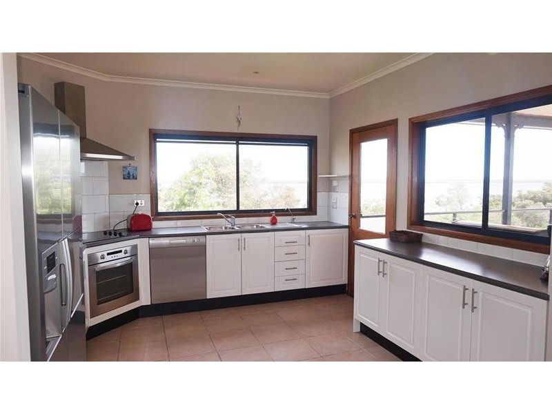 6 Central Avenue, Loch Sport VIC 3851